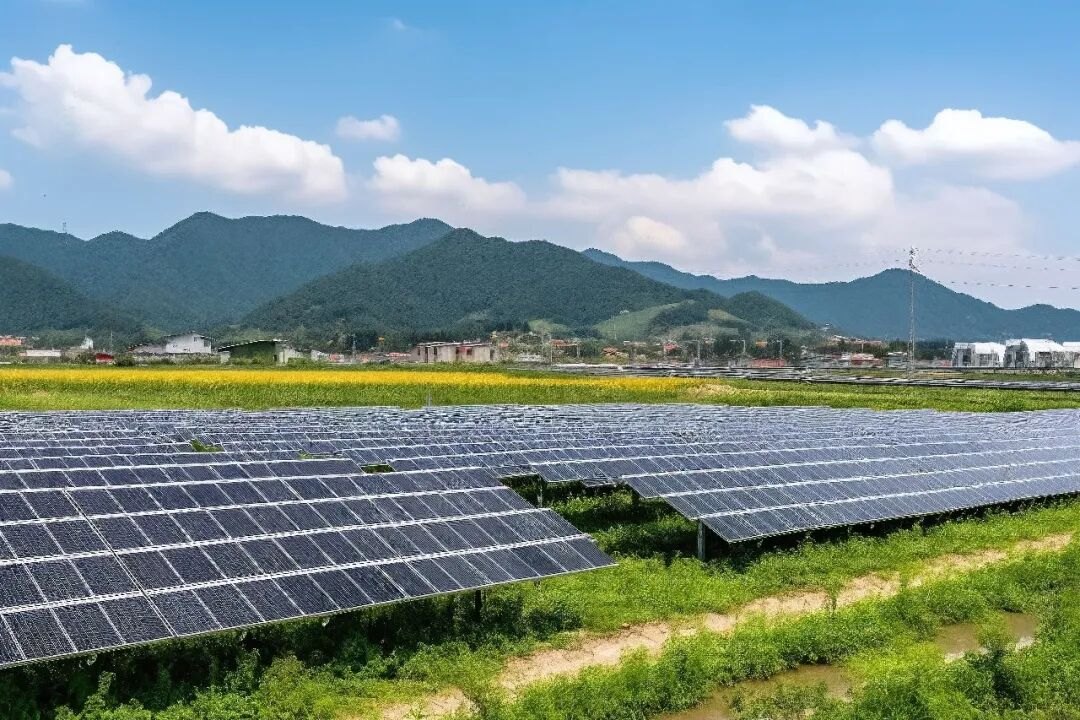 山地地形上的地面光伏电站